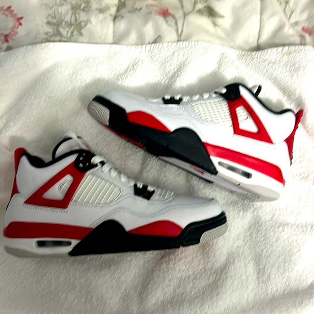 Air Jordan 4 retro size 5.5 y